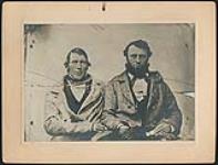 Portrait du père de Louis Riel (à droite) en compagnie d'un ami du nom de Léveillé [ca 1871].