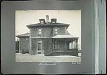 East side facade of house owned by Mrs. Gemmill House [22 Vittoria Street, Ottawa] 1912