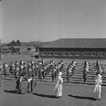 Des élèves lors d'un cours d'exercice physique 1957
