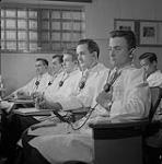 Professionnels de la santé en déplacement au service de cardiologie de Montréal 1958