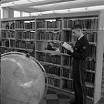 Un cadet dans une bibliothèque 1959