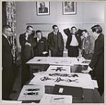 (De gauche à droite) Alan Jarvis, M. F. Feheley, Dr E. Turner, Paul Arthur, Norman Hallendy, membres d'un comité artistique du Nord 1962