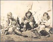 [Three inuit women]. Original title: Eskimo "Bob-Tail" Flush 1905