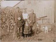 [Thomas Charles (left), his wife and children, with Aaron Kennedy (right)] 1912