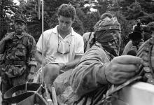 Warriors and reporters in front of the entrance of the Pine Hill Cemetery 28-29 August 1990