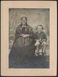 [Julie Lagimodière, mère de Louis Riel avec son fils Alexandre Riel.] 1871.