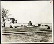 [Bottom portion of Father Brébeuf momument with Ottawa River in background, without Father Brébeuf statue] [1927-1932].