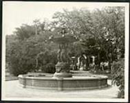 [The Lord Strathcona Fountain in Strathcon Park with residences in background] [1927-1932].