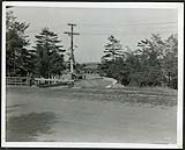 [Road construction at Rockcliffe Park with Rockcliffe lookout in background] [1927-1932].