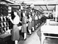[Mail processing operations, sorting] [graphic material] [between 1939 and 1945]