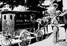 [Royal Mail horse-drawn cart] [graphic material] [ca. 1910]