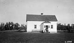 Austrian settler's home, Tp. 21-2-E [near Skylake, Manitoba.] 1922