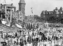 [A section of the crowd] on Wellington Street July 1927