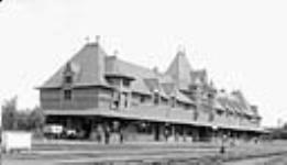 Station du chemin de fer du Canadien Pacifique, Moose Jaw, Sask. c.a. 1909.
