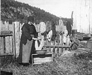 Washing wool ca. 1900 - 1910