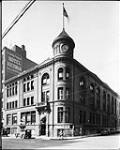 [The Globe Building, Melinda Street, Toronto, Ont.] [c. 1925]