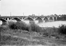 Bridge over the Saskatchewan River in Saskatoon, [Sask.] Oct. 9, 1925