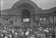 (Sunnyside) (Opening of Bathing Pavilion) Mayor addressing the crowd. (Toronto, Ont.) June 28, 1922