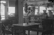 [Interior of restaurant, Sainte-Agathe, P.Q., 1920-1932.] 1920-1932