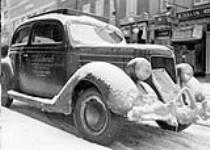 Un véhicule commercial de W.B. Edwards, à Québec, au Québec n.d.