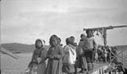 [Gropu of Inuit children on a dock] Original title: Native children September 1926.