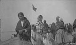 [Dene women and children] Original title: Group of Indians 1925