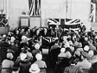 Le premier ministre du Nouveau-Brunswick, J.B.M. Baxter, prononçant un discours lors de la cérémonie organisée pour marquer le vol transatlantique du dirigeable R-100 2 August 1930