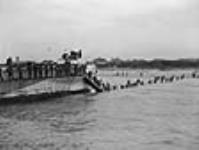 North Nova Scotia Highlanders going ashore from L.C.I.(L.) 118 9 May 1944