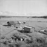 Le Home Ranch de Pan Phillips, à 200 miles à l'est de Quesnel, au-delà des montagnes Itcha, au nord d'Anahim Lake Oct. 1956