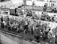 Infantrymen of The Stormont, Dundas and Glengarry Highlanders loading supplies aboard LCI(L) 252 of the 2nd Canadian (262nd RN) Flotilla during Exercise FABIUS III, Southampton, England, ca. 1 May 1944 [ca. May 1, 1944]