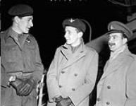 Unidentified personnel en route to Canada on rotation leave. Officer at left is a member of the 1st Canadian Parachute Battalion. The officer on the left is a member of the 1st Canadian Parachute Battalion Deember 4, 1944.