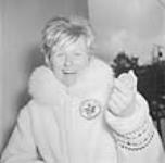 Miss Ann Heggtveit shows her skiing gold medal in slalom won in Squaw Valley 1960