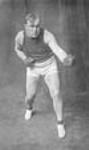 Tommy Burns, est devenu le premier boxeur a accepter un combat de championnncontre un Noir, le légendaire Jack Johnson, qui lui a ravi son titre ca 1912