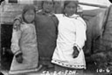 Inuit women [woman on far right is Anna Ataguttiaq] 1924