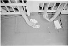 Prisoners playing cards in cellblock, Spy Hill Provincial Jail, Calgary, Alberta, 1971./Prisonniers jouant aux cartes dans le bloc cellulaire, prison provincial Spy Hill, Calgary, (Alberta) 1971 1971