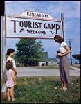 Tourist camp at Kincardine, Ont. [Camp touristique à Kincardine, Ontario.] 1949.
