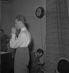 Enregistrement en studio de Happy Gang, sept. 1941, trois hommes en studio September, 1941