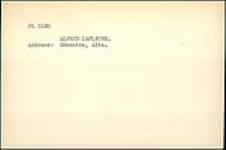 Commandement aérien de l'Est, Dartmouth (Nouvelle-Écosse). Alfred Lefleche d'Edmonton (Alberta) envoie un message sémaphore à l'aide de pavillons de signalisation 15 août 1940