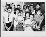 Artistes de RCA/Current, Parachute Club, célébrant le lancement de leur premier album et de la chanson « Rise Up » en présentant leur « New World Music » à guichet fermé lors de la première se déroulant au tout nouveau Bamboo Club de Toronto [ca 1983].