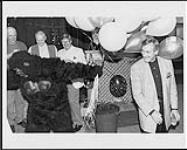 Bob Jamieson, Walt Grealis, Stan Klees, one unidentified man and someone in a gorilla suit, holding balloons [entre 1995-2000].