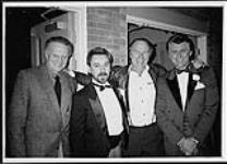 Warren Cosford, Walt Grealis et avec deux amis [entre 1980-1985].