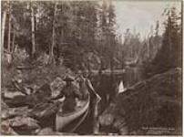 Camp de pêche dans les Laurentides, point de départ des eaux navigables, lac Brûlé (Québec) vers 1865-1880.