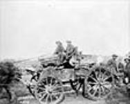 Bringing back a captured German gun. April, 1917  Apr., 1917