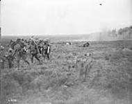 Canadians advancing on the Arras front. Advance East of Arras. 2 September, 1918  September 2, 1918.