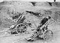 Mortiers de tranchée connu sous le nom allemand de "minenwerfers" utilisé par l'armée allemande dans le Canal du Nord pendant l'avance de l'armée canadienne à l'est d'Arras, France octobre 1918.