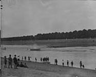 (Rowing) General View [Regatta]. 1914-1919