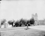 Noon Day Gun at Parliament Hill  [ca. 1882].