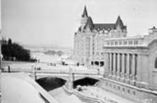 Chateau Laurier and Grand Trunk Station. 1916.