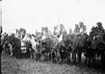 [Membres de la nation Blackfoot] rassemblés à Point Shaganappi de rencontrer Son Altesse Royale le duc de Cornouailles et d'York 28 septembre 1901.