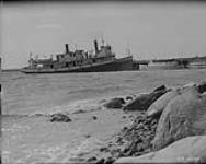 Tugs at Victoria Beach, Winnipeg, [Man.] 1925